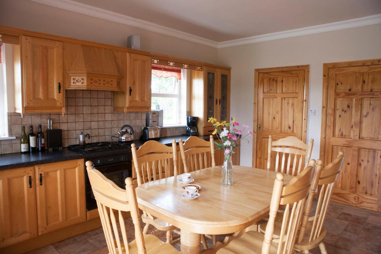 Villa Inviting 4-Bed House In Strokestown Exterior foto