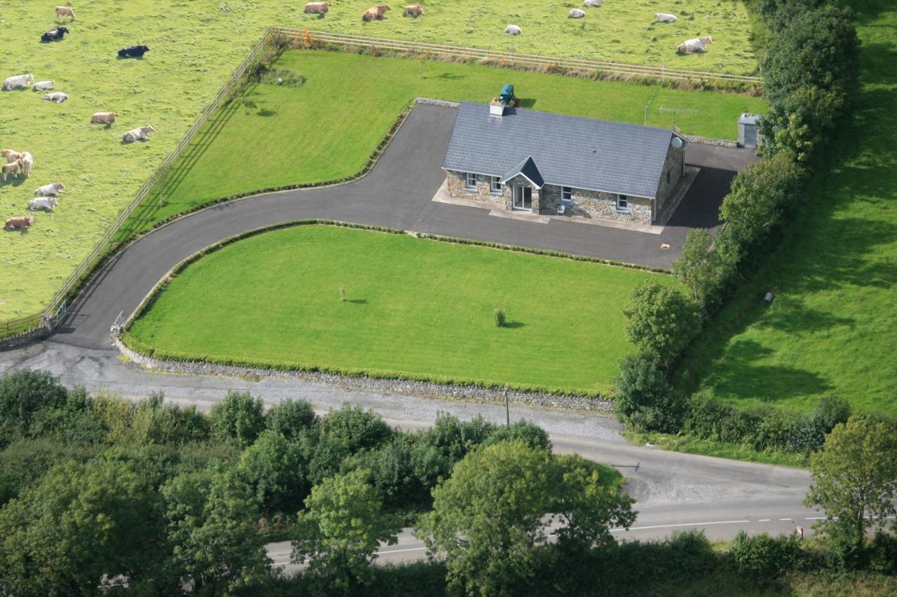 Villa Inviting 4-Bed House In Strokestown Exterior foto