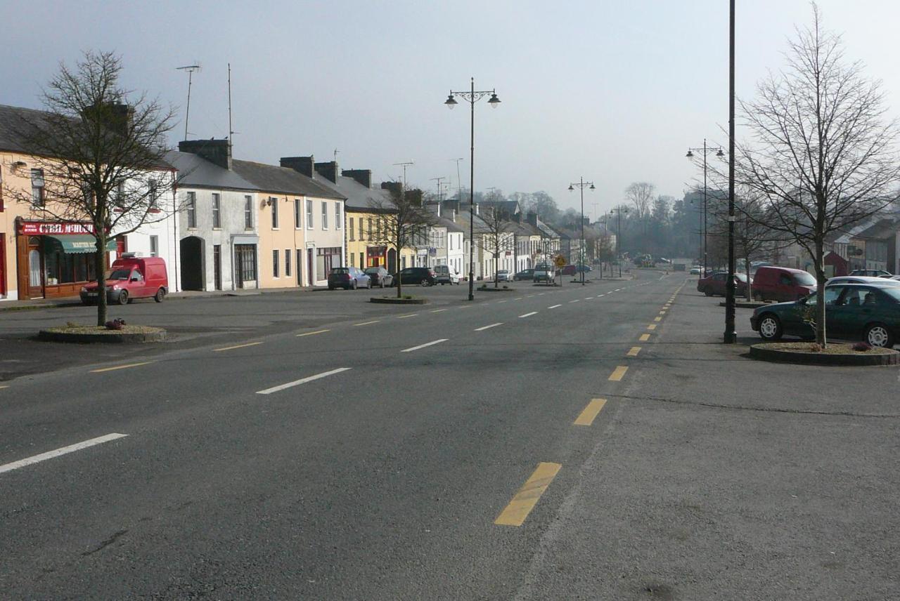Villa Inviting 4-Bed House In Strokestown Exterior foto